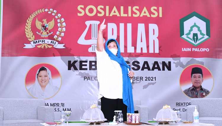 Wakil Ketua MPR RI, Lestari Moerdijat dalam acara Sosialisasi Empat Pilar Kebangsaan di IAIN Palopo, Sulawesi Selatan, Senin (25/10/2021). (foto: dok MPR RI)