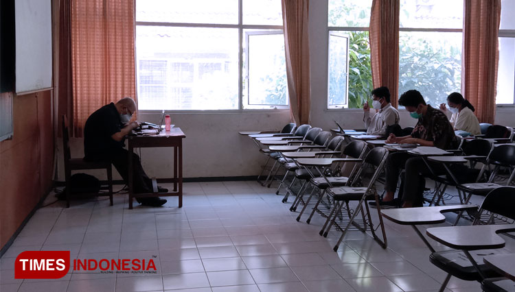 Mahasiswa-Fakultas-MIPA-Universitas-Negeri-Malang-2.jpg