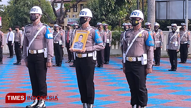 Polres Majalengka menggelar upacara Pemberhentian Tidak Dengan Hormat (PTDH) terhadap salah satu anggota Polri. (FOTO: Humas Polres Majalengka for TIMES Indonesia)