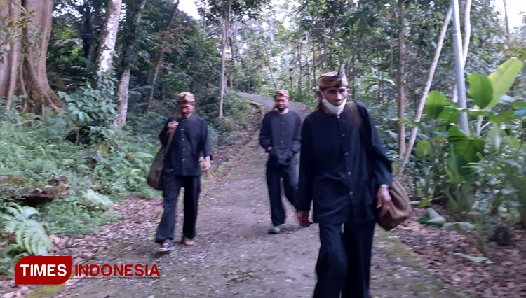 Para-personel-sanggar-seni-Dangiang-Budaya-2.jpg