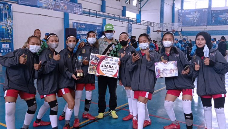 Tim Olahraga Tradisional Gobak Sodor asal Kabupaten Bondowoso usai meraih juara I dalam pekan olahraga tradisional tingkat Provinsi Jawa Timur (FOTO: Official Hadang for TIMES Indonesia)