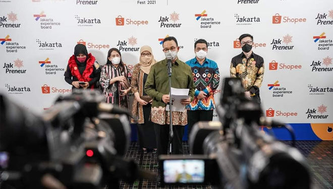 Gubernur DKI Jakarta Anies Baswedan saat diwawancarai oleh awak media. (FOTO: Pemprov DKI Jakarta)