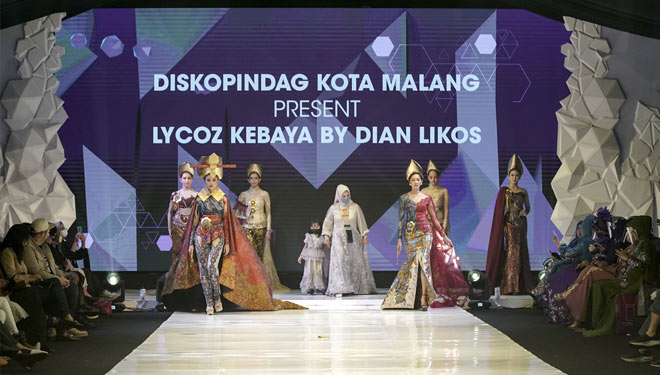 Para model profesional bersama designer fashion Dian Likos menampilkan karya kebaya bertema ELAKSHI di ajang Malang Fashion Week 2021. (Foto: dok. Pribadi for TIMES Indonesia)