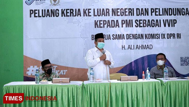 dr Umar Usman, saat memberikan sambutan dalam acara sosiisasi buruh migran, di kantor PCNU Kabupaten Malang, Rabu (8/9/2021). (FOTO: Binar Gumilang/times indonesia)