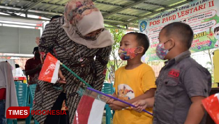 Bunda Paud Erna Husein b
