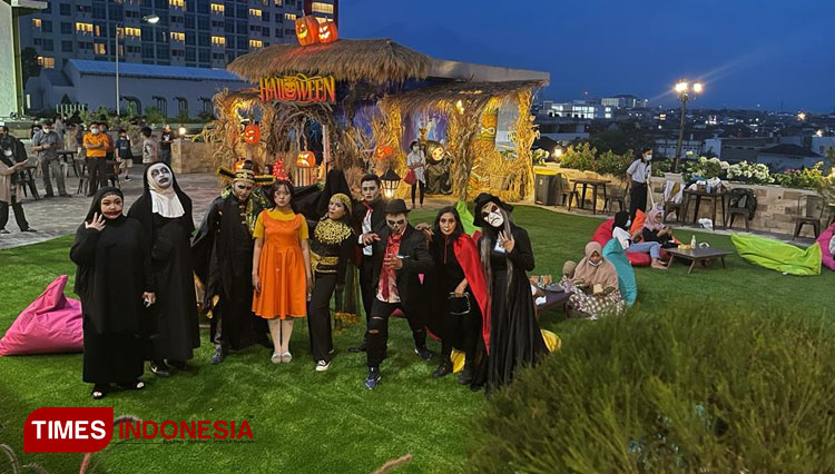 Senam Zumba Hingga Pesta Kostum Halloween Hibur Pengunjung Matos