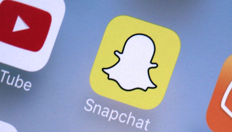Layanan Snapchat Snap Inc memungkinkan orang untuk mengirim foto, video, dan pesan yang dimaksudkan untuk menghilang dengan cepat, sebuah bujukan bagi pengguna mudanya yang berusaha menghindari pengintaian orang tua dan guru. (FOTO : Al Jazeera/AP Photo)