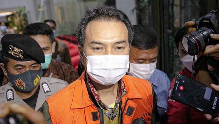 Azis Syamsuddin saat ditangkap oleh KPK RI setelah dinyatakan tersangka Korupsi. (FOTO: Liputan6.com/Faizal Fana)