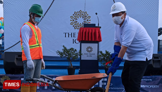 Chairul Tanjung Resmikan Topping Off Proyek The Trans Icon Surabaya