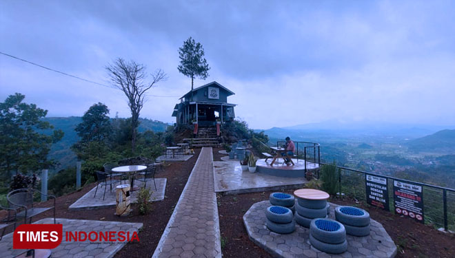 A nice ambience at Tapal Kuda with a beautiful view of Sumedang from the top. (PHOTO: Alan Dahlan/TIMES Indonesia)