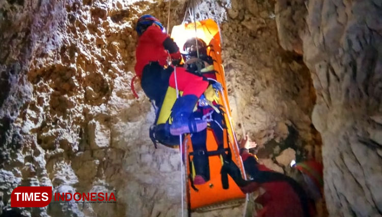 Tingkatkan Skill Penelusur, TCC Gelar All About Caving "Cave Rescue"