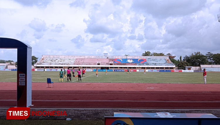 Keterangan: Persik Kendal, saat melawan PSDB Demak dilaga pertama dalam Liga 3 Jateng, di Stadion Utama Kebondalem, Senin 01/10/2021 (FOTO: Zamroni/ TIMES Indonesia)