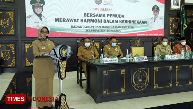 Bupati Jombang bersama FPK Kabupaten Jombang dalam acara sosialisasi bersama pemuda merawat harmoni dalam kebhinekaan di Pendopo Jombang (FOTO: Humas Pemkab Jombang/TIMES Indonesia)