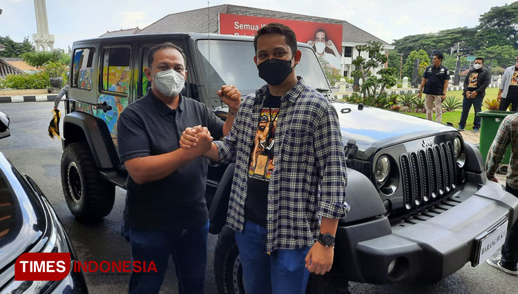 Veri, pemilik Jeep Rubicon mengaku senang setelah mobil mewahnya yang hilang kembali ke tangannya. (FOTO: Bidhumas Polda Jateng via Humas Polres Cilacap for TIMES Indonesia) 