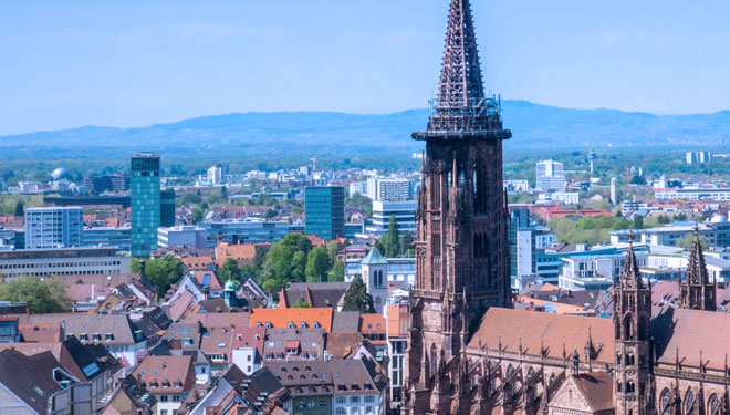 Potret keindahan kota Freiburg Jerman dengan kastil megah karya masa lampau. (FOTO: Travelawaits/Pinterest) 