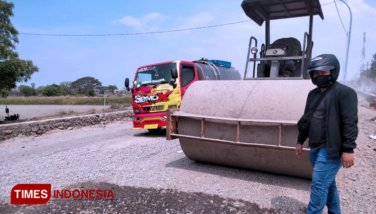 Tak Kunjung Selesai, Pengerjaan Jalan Betoyo Gresik Dikeluhkan Warga
