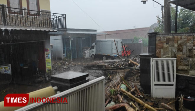 Banjir-Bandang-Batu-2.jpg