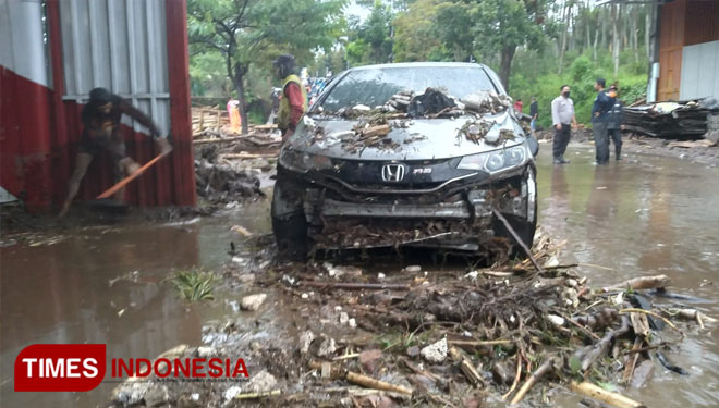 Banjir Bandang Kota Batu Hanyutkan Banyak Kendaraan Times Indonesia 0858