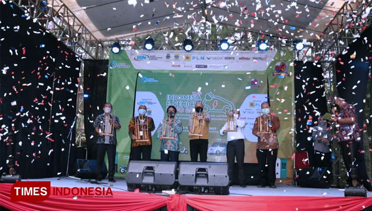 Suasana peresmian IEV Expo 2021 pameran kendaraan listrik (FOTO: Humas BSN for TIMES Indonesia) 