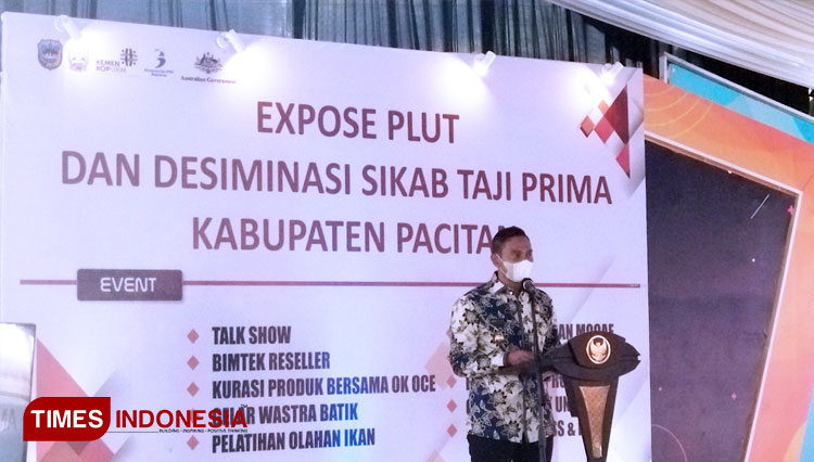 Bupati Pacitan, Indrata Nur Bayuaji saat launching aplikasi Sikap Taji Prima untuk pemasaran produk UMKM lokal lebih terintegritas. (FOTO: Yusuf Arifai/TIMES Indonesia)