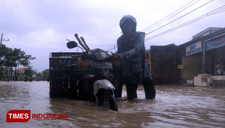 Kali Lamong Meluap, Sejumlah Desa Di Gresik Terimbas Banjir - TIMES ...