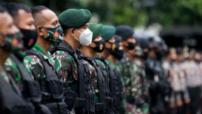 Para personel TNI-Polri saat mengikuti apel bersama sebelum bertugas di lapangan (foto: Dokumen/Puspen TNI)