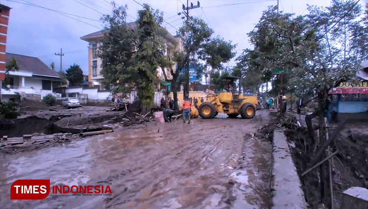 kondisi-Nurali-dan-keluarga-pasca-banjir.jpg