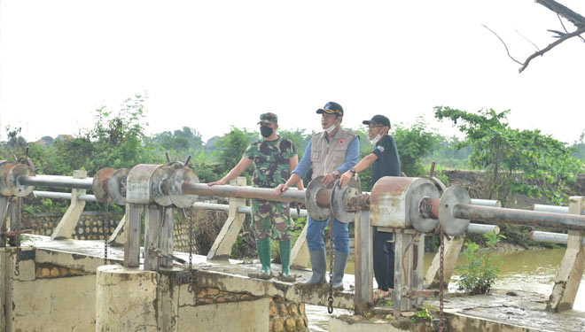 Tanggul Jebol, Bupati Lamongan Instruksikan BPBD dan Dinas PU SDA Sigap