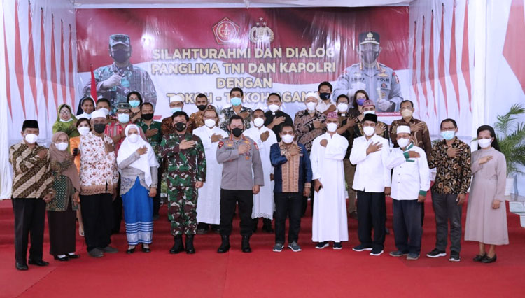 Panglima TNI Dan Kapolri Berdialog Dengan Tokoh Lintas Agama Di Labuan ...