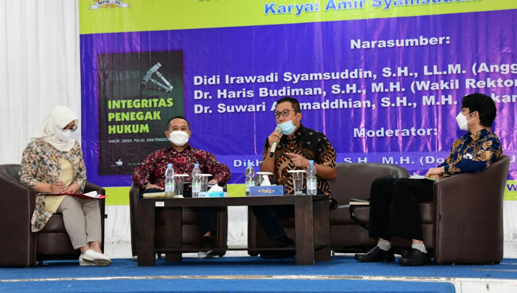 Perpustakaan MPR RI - Uniku Kupas Buku ‘Integritas Penegak Hukum’.