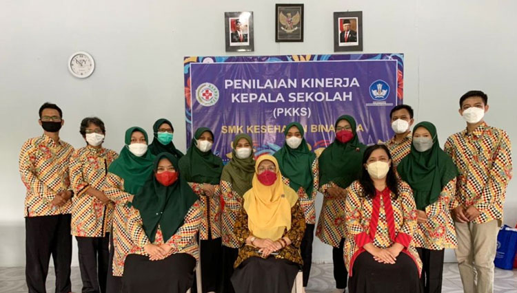Tim PKKS SMK Kesehatan Binatama bersama Tim Penilai dari Balai Pendidikan Menengah Kabupaten Sleman,Yogyakarta. (Foto-foto: SMK Kesehatan Binatama for TIMES Indonesia)