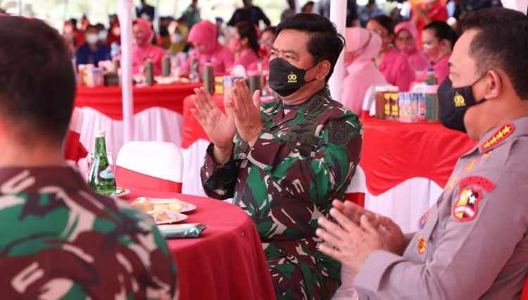 Panglima TNI Marsekal Hadi Tjahjanto b