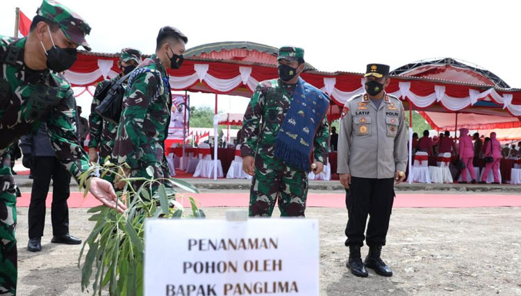 Panglima TNI dan Kapolri Resmikan Perumahan Brimob Presisi di Labuan Bajo
