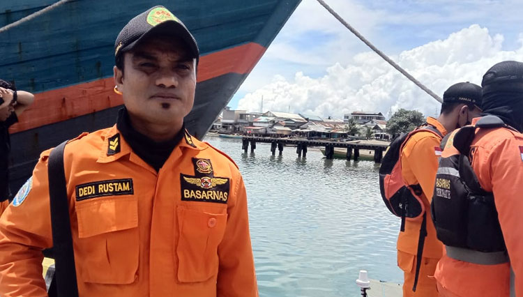 Basarnas Kepulauan Sula, lakukan pencarian korban (Foto: Rismit For Times Indonesia)