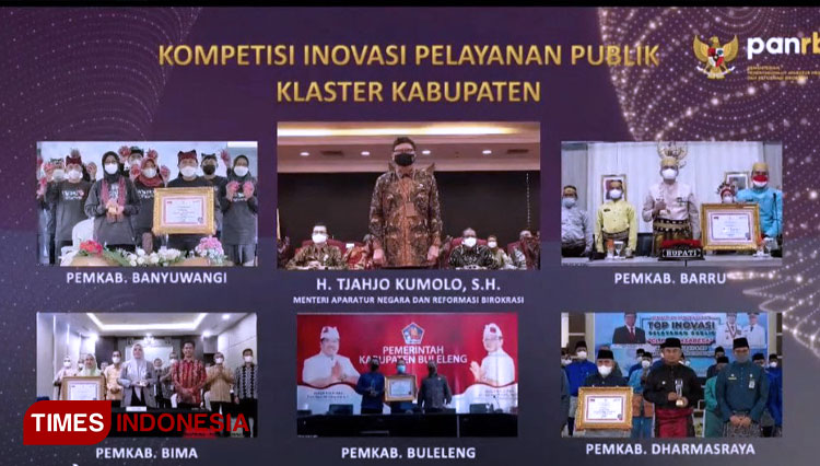 Kebun-buah-naga-saat-diberikan-lampu-di-malam-hari-2.jpg