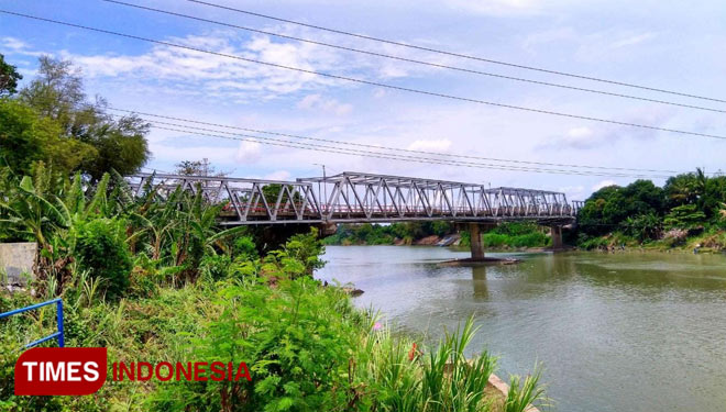 Jembatan Bangkir Indramayu, saksi bisu pertempuran pasukan MA Sentot melawan tentara Belanda.(Foto: Muhamad Jupri/TIMES Indonesia)