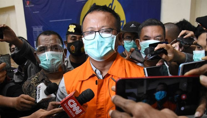 Edhy Prabowo saat ditangkap oleh KPK RI dalam kasus korupsi di Kementerian Kelautan dan Perikanan. (FOTO: Antara)