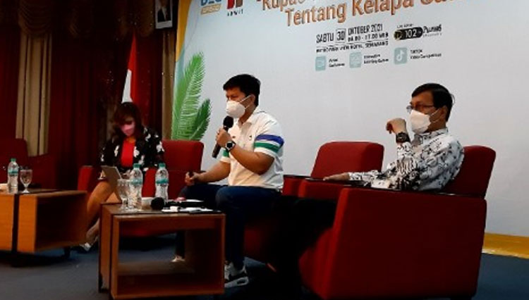 Suasana kegiatan Palm Oil Edutalk dengan tema Kupas Tuntas Mitos dan Fakta Kelapa Sawit. (Foto: Dok. Humas PGRI Jateng)
