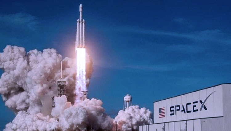 Roket SpaceX Falcon 9 meluncurkan empat astronot ke Stasiun Luar Angkasa Internasional dari Stasiun Luar Angkasa Kennedy NASA di Florida dalam misi Crew-3 pada 10 November 2021. (FOTO: Space.com/NASA)