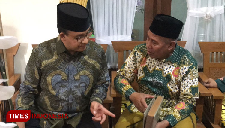 Gubernur Anies dan KH Marzuki a