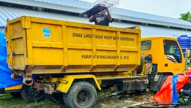Salah satu truk pengangkut sampah milik DLHK Pangandaran (Foto : DLHK)