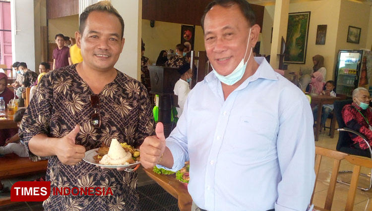 Warung-sate-P-timbul-b.jpg