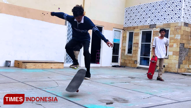 SMA Muhammadiyah 10 Surabaya b