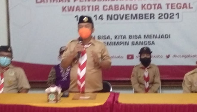 Muhamad Jumadi, Wakil Walikota Tegal saat melakukan penutupan Pelatihan Pengembangan Kepemimpinan (FOTO: Daryani FOR TIMES Indonesia)