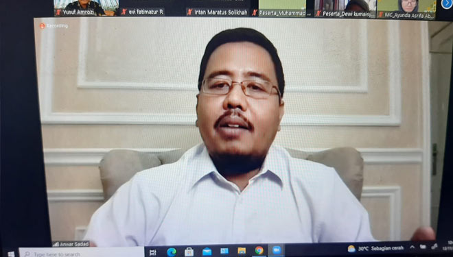 Anwar Sadad saat mengisi kuliah umum UINSA secara virtual, Senin (15/11/2021).(Dok.UINSA) 