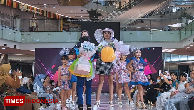 12 rancangan yang ditampilkan oleh Verra Collection di Kids Fashion Day SFR 2021 (FOTO: Shinta Miranda/TIMES Indonesia)