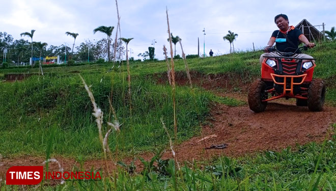 The visitor enjoy tiding ATV on special track at Lereng Argopuro. (PHOTO: Ryan/TIMES Indonesia)