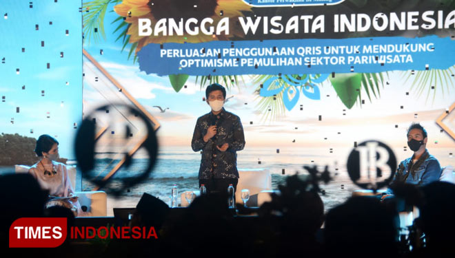 Talkshow oleh Wakil Gubernur Jawa Timur Emil Elestianto Dardak di acara Gerakan Bangga Wisata Indonesia yang digelar BI Malang. (Foto: Adhitya Hendra/TIMES Indonesia)