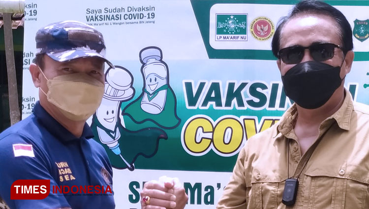 Kepala BIN Jawa Tengah Brigjen TNI. Sondi Siswanto saat meninjau vaksinasi tahap dua di SMK Maarid NU 1 Wangon. (FOTO: Sutrisno/TIMES Indonesia)