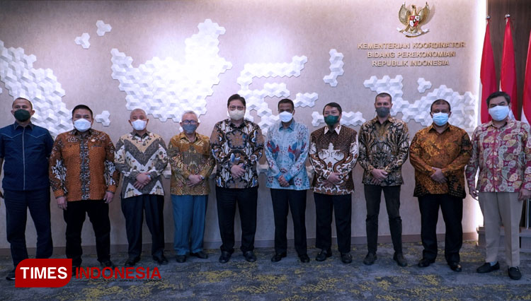 Pertemuan Forum Silaturahmi Asosiasi Travel Haji dan Umrah (Forum SATHU) dengan Menko Perekomian RI Airlangga Hartarto, Selasa (16/11/2021). (FOTO: Kemenko Perekonomian for TIMES Indonesia)